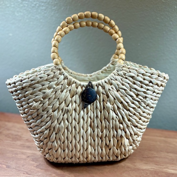 Straw Triangular Tote with Circle Bead Handle, Cinch Closure, EUC - Picture 16 of 16